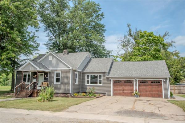 820 W HAZEL ST, SAINT ELMO, IL 62458 - Image 1