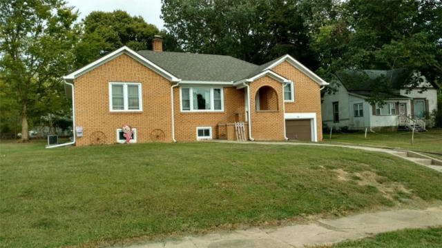 310 S 3RD AVE, NEWTON, IL 62448 - Image 1